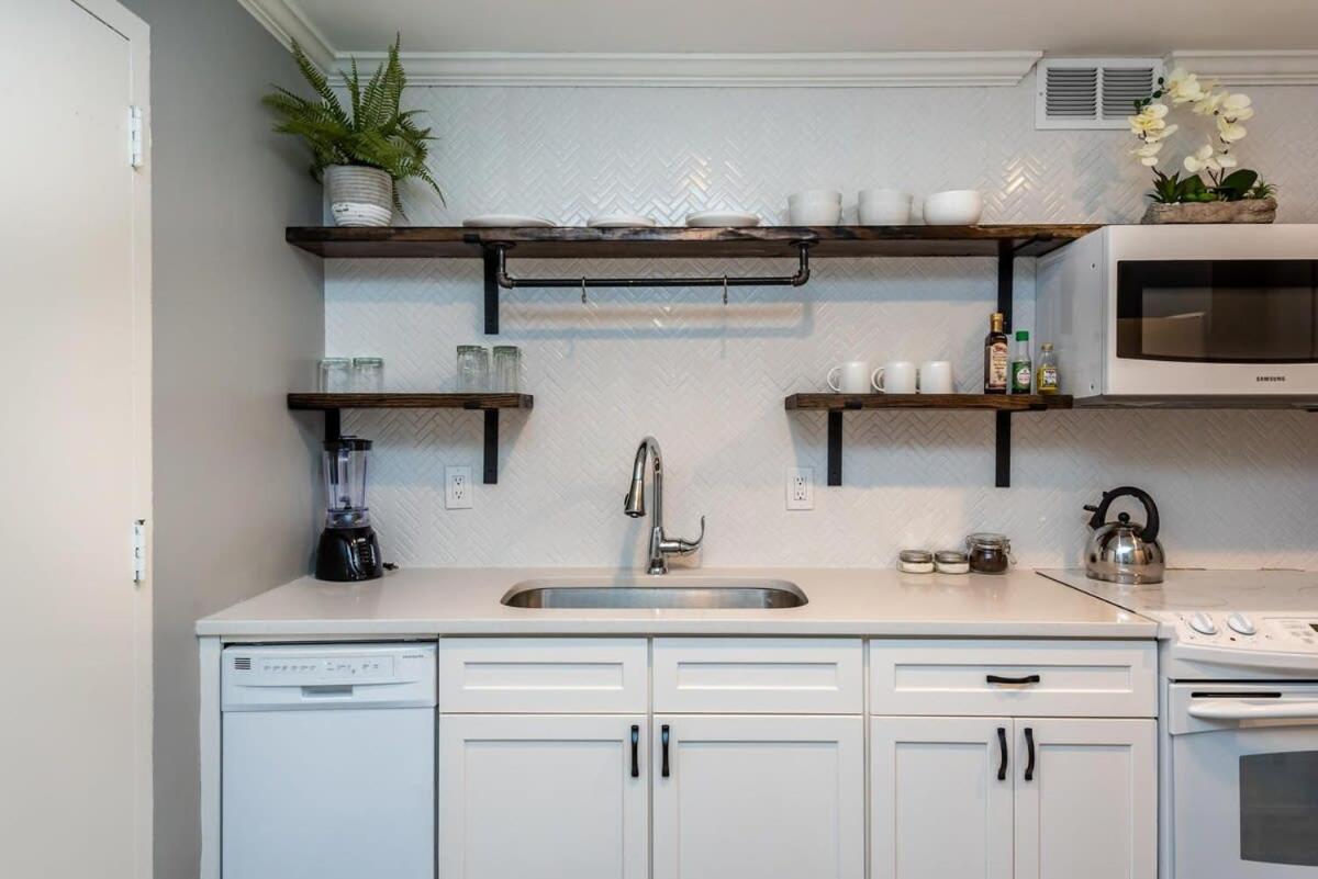 Downtown! View Location Onsite Parking Lm1207 Holiday home *