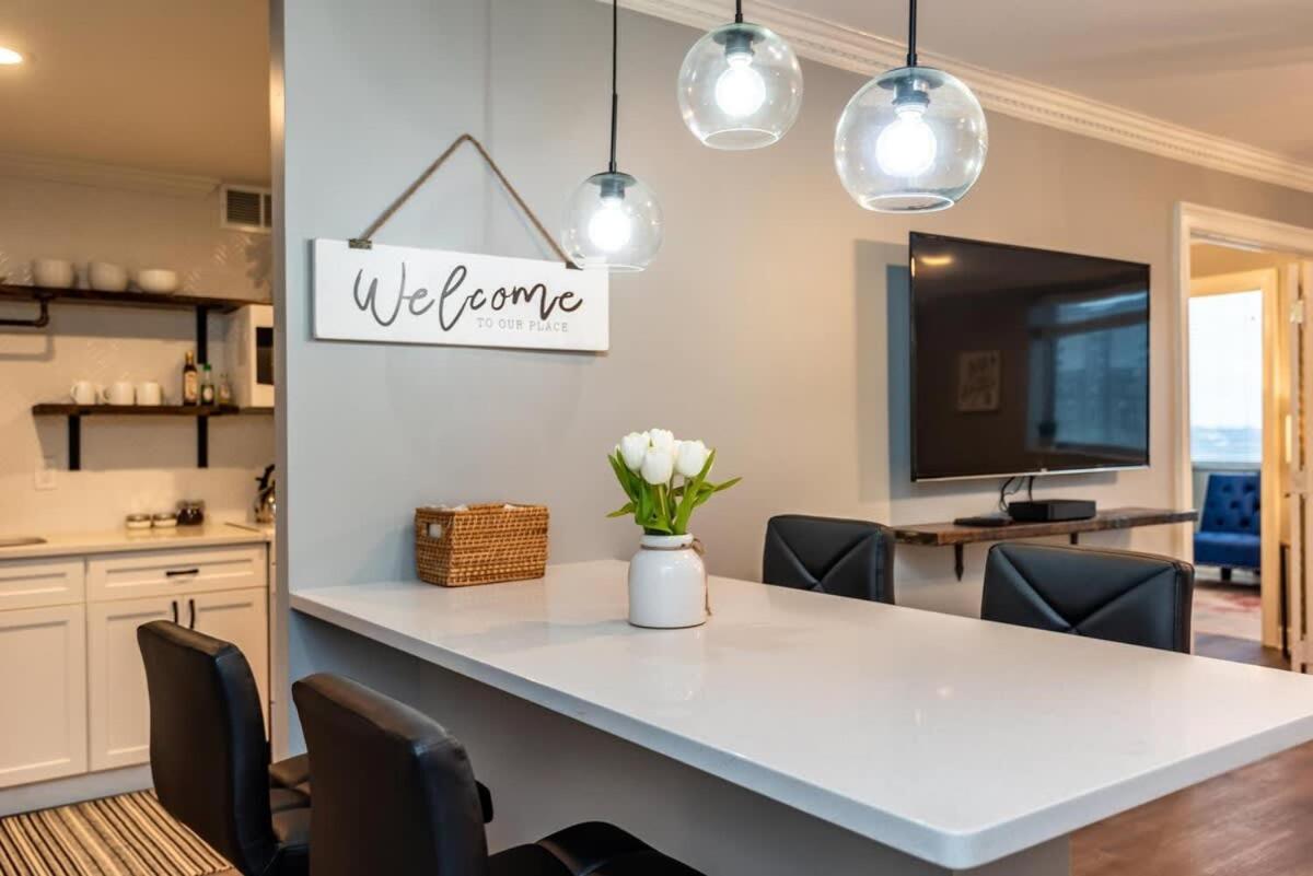 Downtown! View Location Onsite Parking Lm1207 *